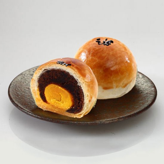 TW71 York + Black Sesame Moon Cake