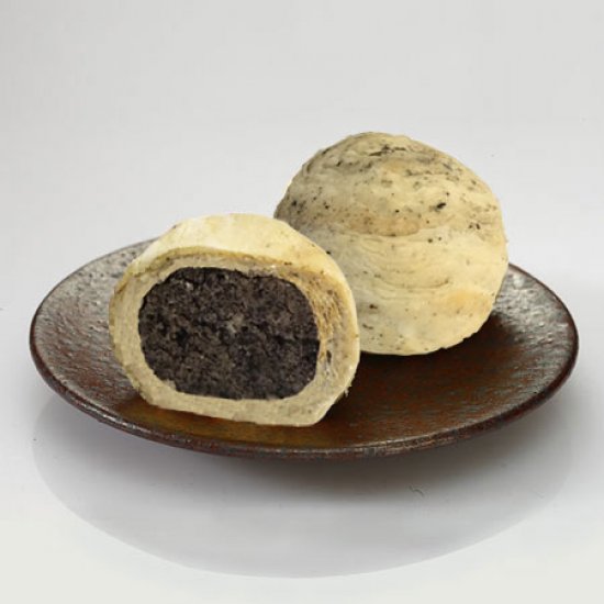 TW71 York + Black Sesame Moon Cake
